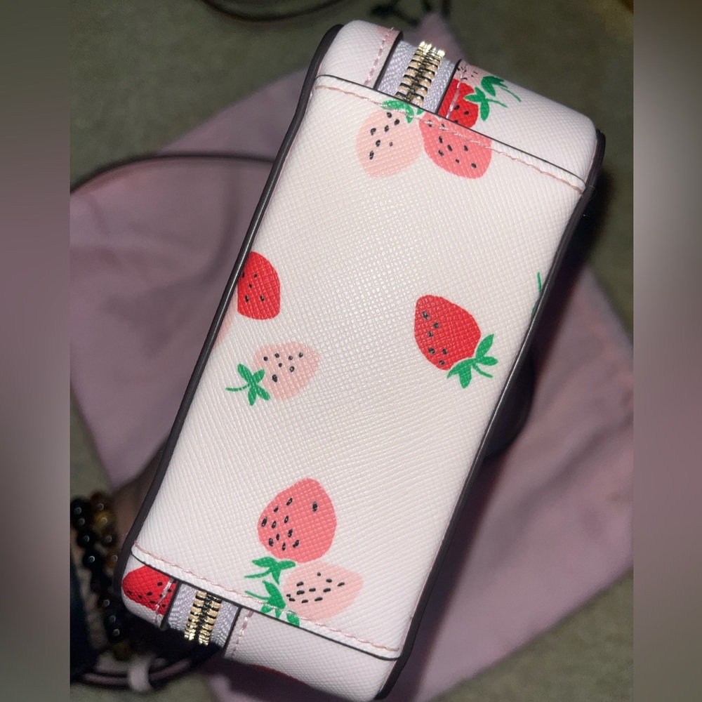 Kate spade strawberry collection very very rare vanity purse - Picture 3 of 8